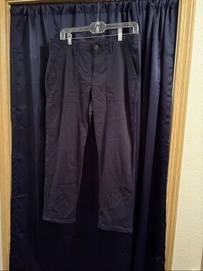 Women’s Tommy Hilfiger navy capri pants 
Size M